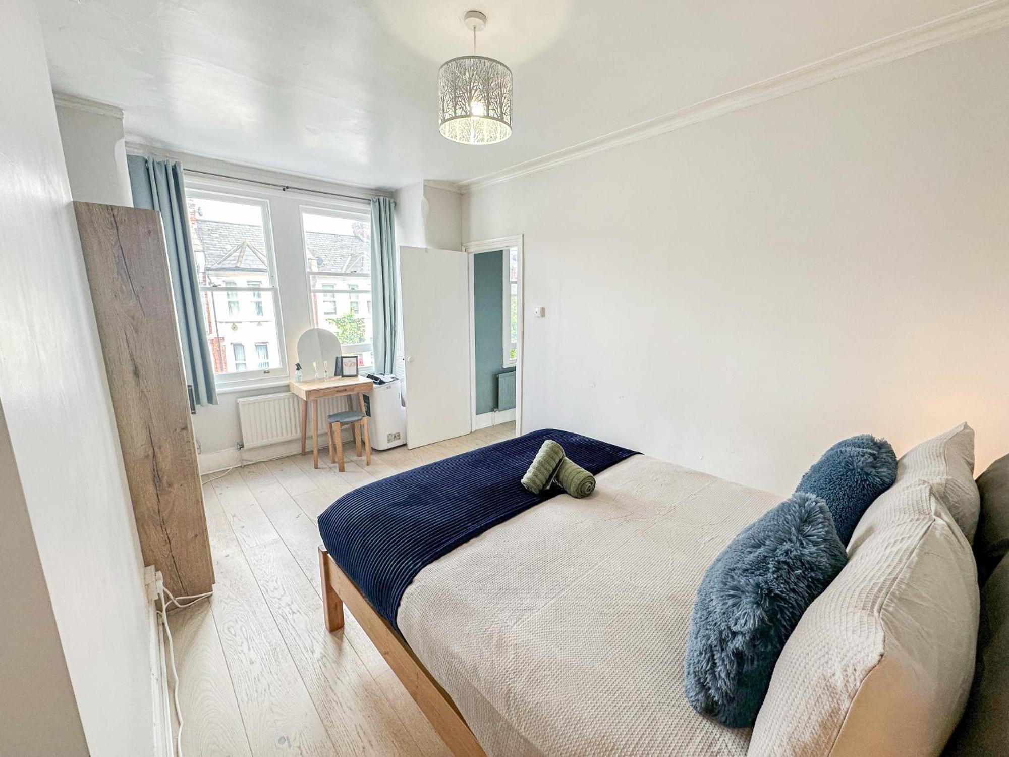 Stylish 1-bed Flat In Willesden With Private Patio Londen