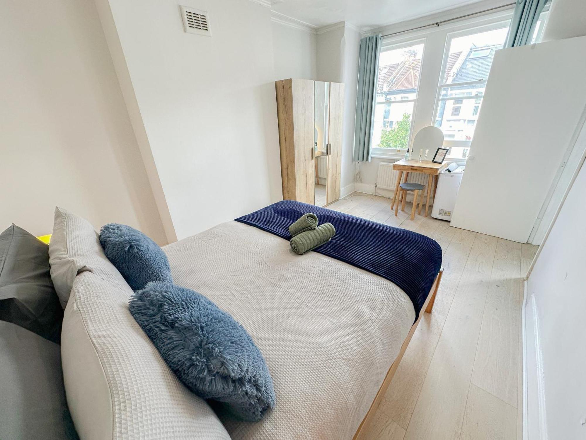 Appartement Stylish 1-bed Flat In Willesden With Private Patio Londen