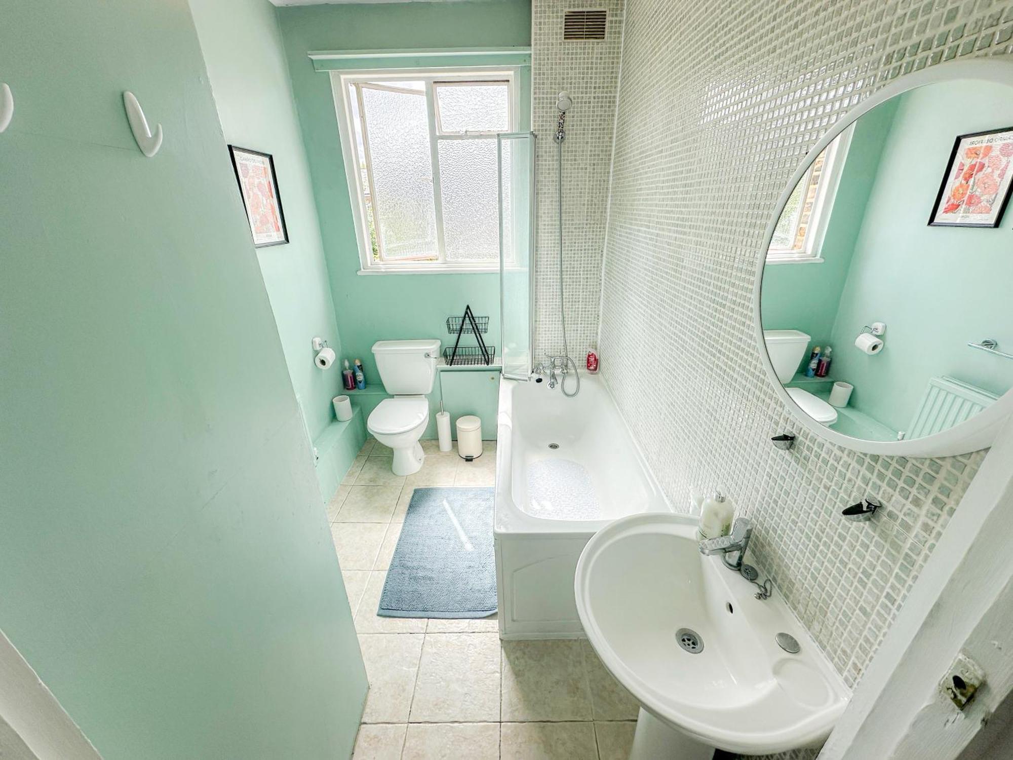Appartement Stylish 1-bed Flat In Willesden With Private Patio Londen